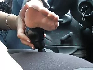 Deux bites pour Dora ...