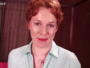 Hot Kathy chevauche  ...